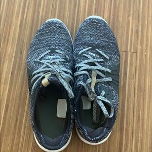 women‘s running shoes